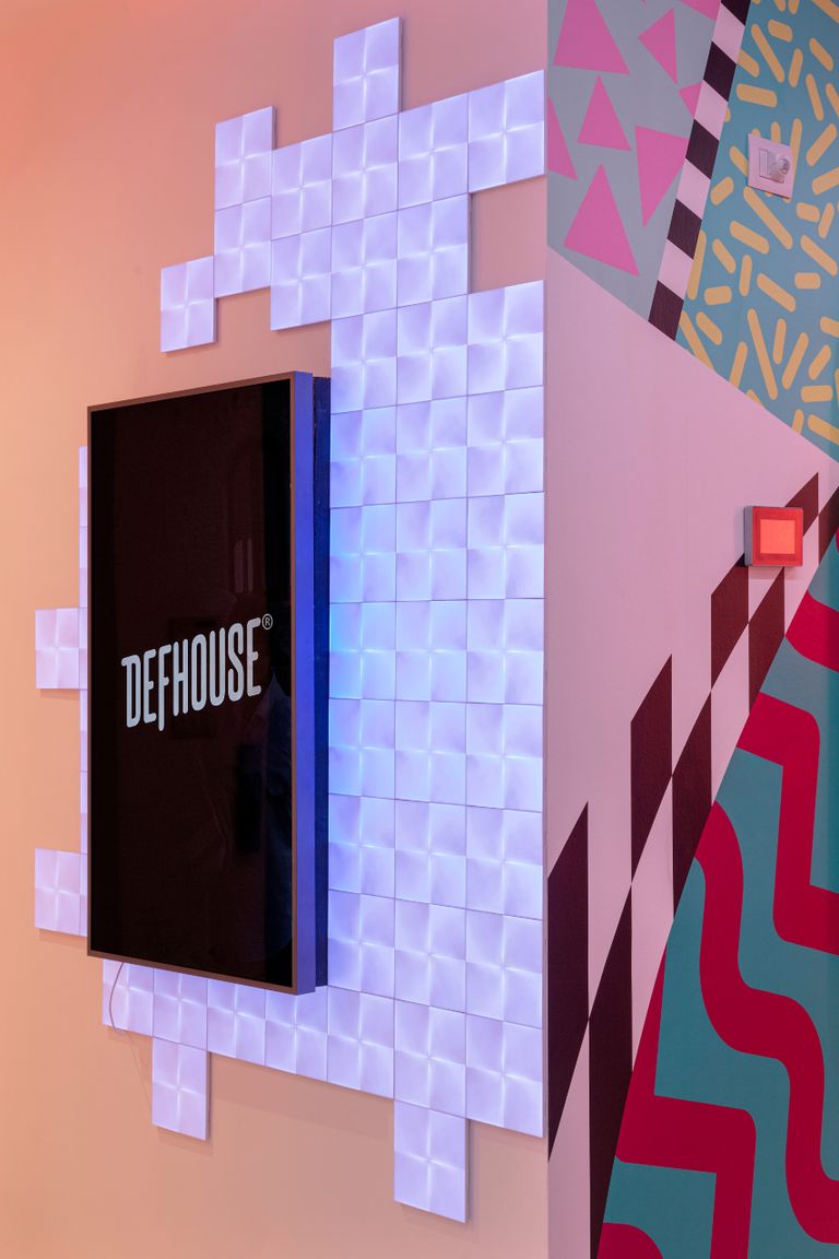 Defhouse: la casa milanese abitata da giovani Influencers Defhouse: la casa milanese abitata da giovani Influencers